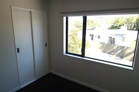 Photo of property in 4/6 Oswald Crescent, Paparangi, Wellington, 6037