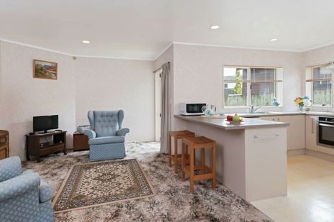 Photo of property in 2/27 Channing Crescent, Botany Downs, Auckland, 2010