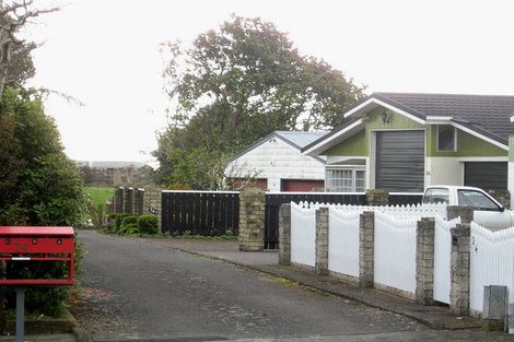 Photo of property in 24b Saint Ives Grove, Whalers Gate, New Plymouth, 4310