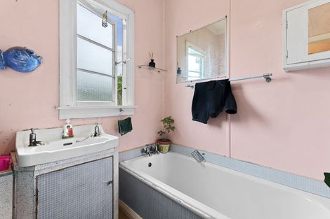 Photo of property in 31 David Street, Westown, New Plymouth, 4310