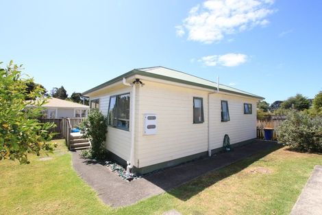 Photo of property in 5 Amberley Avenue, Te Atatu South, Auckland, 0610