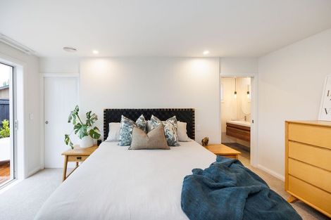 Photo of property in 6 Solitude Crescent, Kelvin Grove, 4414