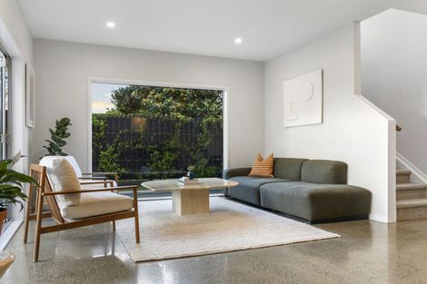 Photo of property in 35a Sullivan Avenue, Mangere Bridge, Auckland, 2022