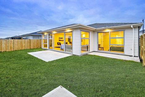 Photo of property in 10 Gum Spear Road, Takanini, 2112