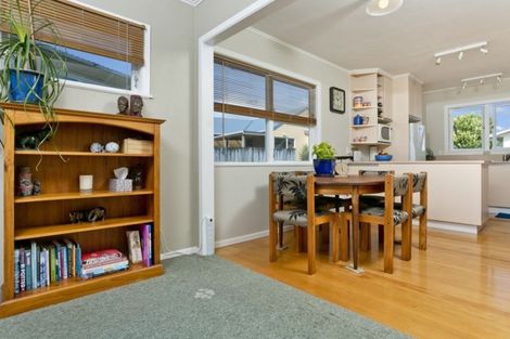 Photo of property in 6 Japonica Drive, Beach Haven, Auckland, 0626