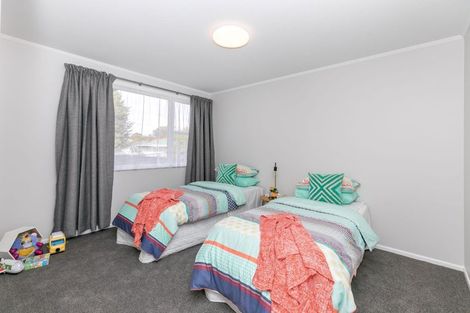 Photo of property in 17 Kensington Place, Fairfield, Hamilton, 3214