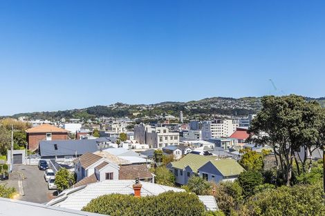 Photo of property in 82 Roxburgh Street, Mount Victoria, Wellington, 6011