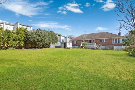 Photo of property in 23 Humphrey Kemp Avenue, Henderson, Auckland, 0612