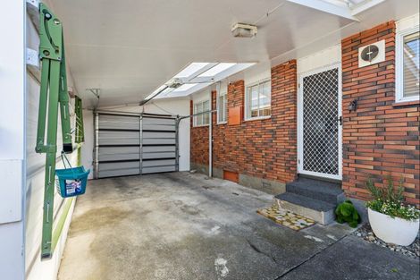 Photo of property in 16 Lockhart Avenue, Milson, Palmerston North, 4414