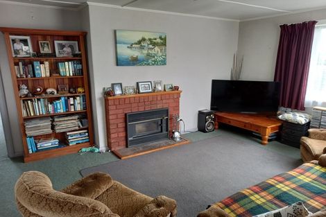 Photo of property in 24 Railway Street, Eltham, 4322