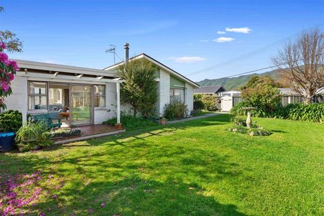 Photo of property in 1 Miro Street, Waikanae, 5036