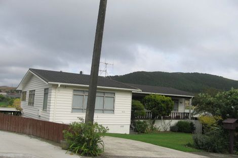 Photo of property in 7 Florio Terrace, Tawa, Wellington, 5028