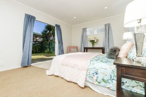 Photo of property in 1/22 Alamein Avenue, Belmont, Auckland, 0622