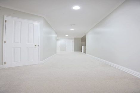 Photo of property in 2 Taroka Close, Pinehill, Auckland, 0632