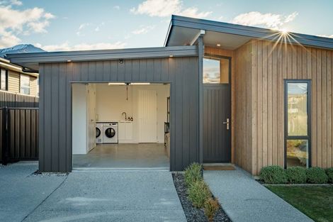 Photo of property in 10 Scurr Terrace, Wanaka, 9305