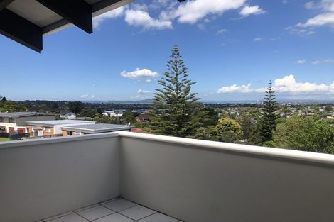 Photo of property in 1/13 Girrahween Drive, Totara Vale, Auckland, 0629