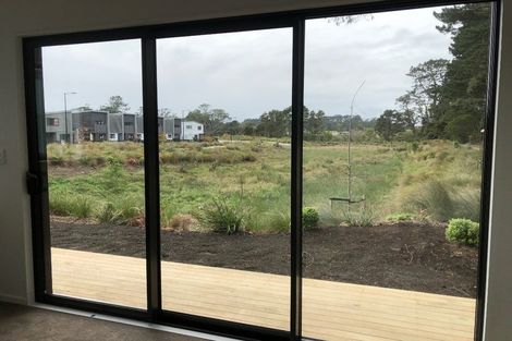 Photo of property in 30 Konoba Avenue, Kumeu, 0810