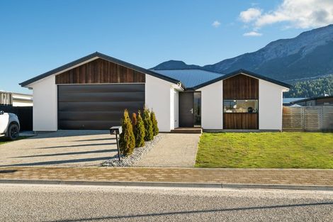 Photo of property in 4 Pennycook Place, Lake Hawea, Wanaka, 9382