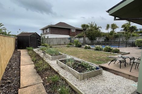 Photo of property in 11 Cheriton Road, Mellons Bay, Auckland, 2014