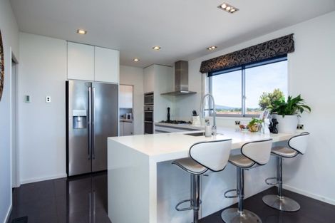 Photo of property in 12 Margaret Place, Merrilands, New Plymouth, 4312