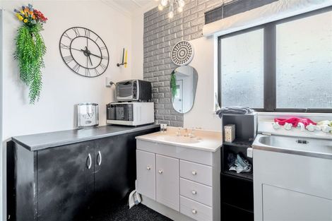 Photo of property in 16 Irving Street, Gore, 9710