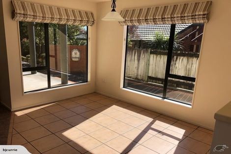 Photo of property in 32 Kilkenny Place, Fitzherbert, Palmerston North, 4410