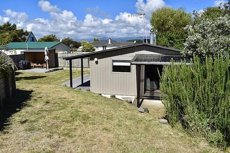 Photo of property in 34 Sarah Street, Waikawa Beach, Manakau, 5573
