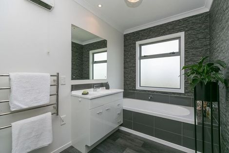 Photo of property in 281 Upland Road, Tarurutangi, New Plymouth, 4372