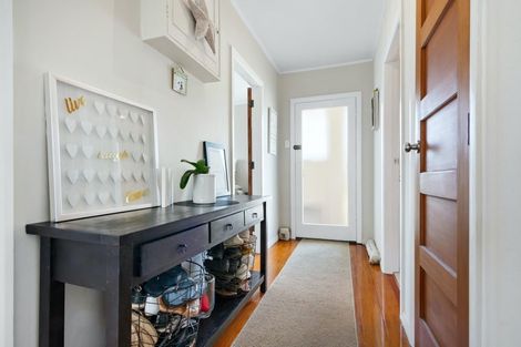 Photo of property in 43 Hutchinson Avenue, New Lynn, Auckland, 0600