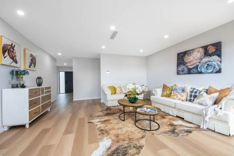 Photo of property in 30 Taipahitini Road, Rosehill, 2113