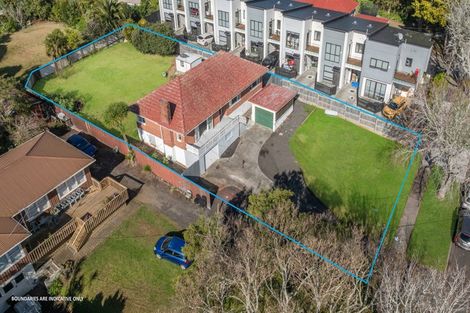 Photo of property in 23 Humphrey Kemp Avenue, Henderson, Auckland, 0612