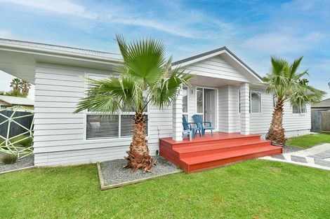 Photo of property in 16 Aitkenhead Court, Parakai, 0830