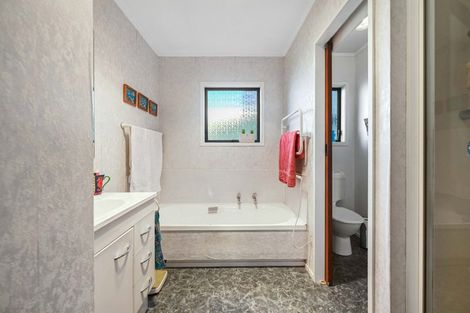 Photo of property in 84 Totara Drive, Pukete, Hamilton, 3200