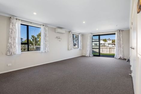 Photo of property in 7 Discovery Place, Marfell, New Plymouth, 4310