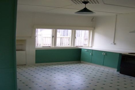 Photo of property in 44 Garden Road, Piha, New Lynn, 0772