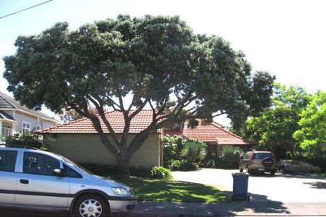 Photo of property in 10 Ocean View Road, Milford, Auckland, 0620