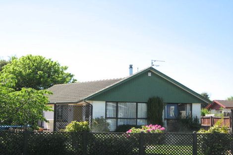 Photo of property in 5 Monteath Place, Redwood, Christchurch, 8051