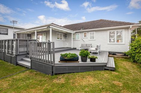 Photo of property in 51 Matipo Road, Te Atatu Peninsula, Auckland, 0610