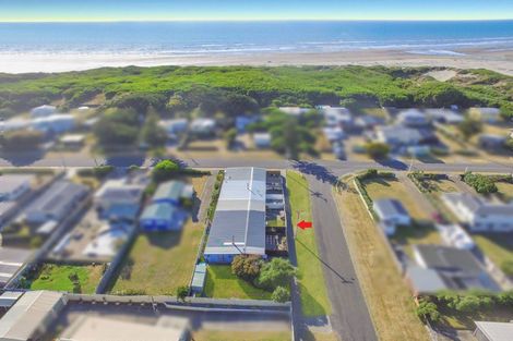 Photo of property in 4/2-4 Himatangi Street, Himatangi Beach, Foxton, 4891