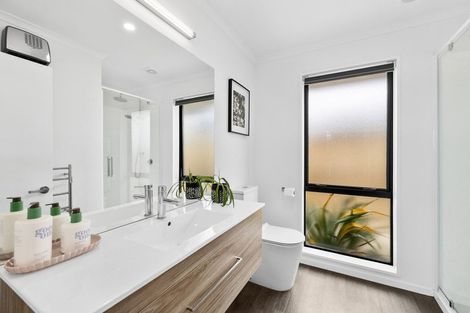 Photo of property in 16 Crossley Avenue, Woodend, 7610