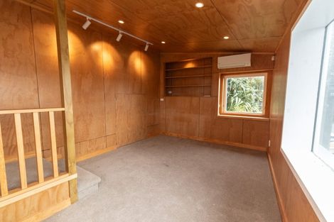 Photo of property in 71 Seatoun Heights Road, Seatoun, Wellington, 6022