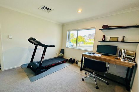 Photo of property in 5 Catlins Place, Fairview Heights, Auckland, 0632