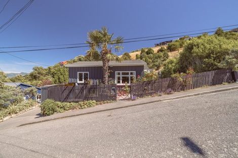 Photo of property in 17 Brenchley Road, Lyttelton, 8082