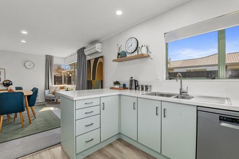 Photo of property in 14 Capricorn Place, Kawaha Point, Rotorua, 3010