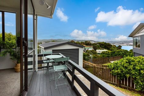 Photo of property in 7 Humphreys Grove, Titahi Bay, Porirua, 5022