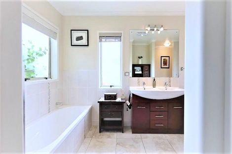 Photo of property in 35 Bayview Park Lane, Orewa, 0931