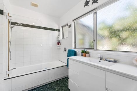 Photo of property in 32 The Circle, Manly, Whangaparaoa, 0930