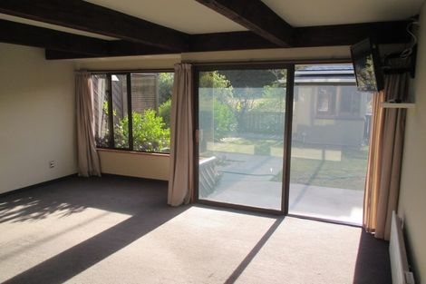 Photo of property in 4 Regalwood Close, Parklands, Christchurch, 8083