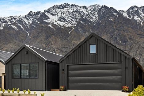 Photo of property in 35 Cheviot Street, Jacks Point, 9371