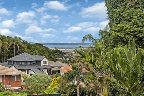 Photo of property in 100 Eugenia Rise, Goodwood Heights, Auckland, 2105